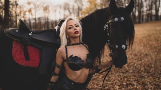 Осипова - конкуренция на Зоро, но без маска и дрехи (Снимки в галерията)