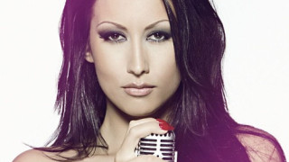 Джена слиза от сцената!