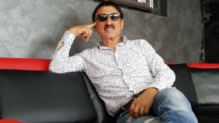 Милко Калайджиев  измисля вицове,  откакто е без работа