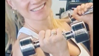 Лора Караджова чисти пиянски имидж във фитнеса