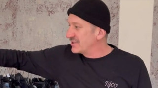 Секссимвол?  Деян Донков заприлича на чичко