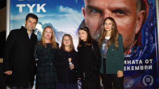 Кирил Петков семейно на филм за Боян Петров