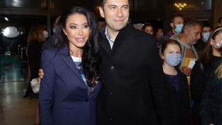 AT THE TOP FOREVER! More than 700 people honored the double premiere of \"I