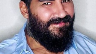 10 бона хонорар  за Азис взриви  „Маскираният певец”