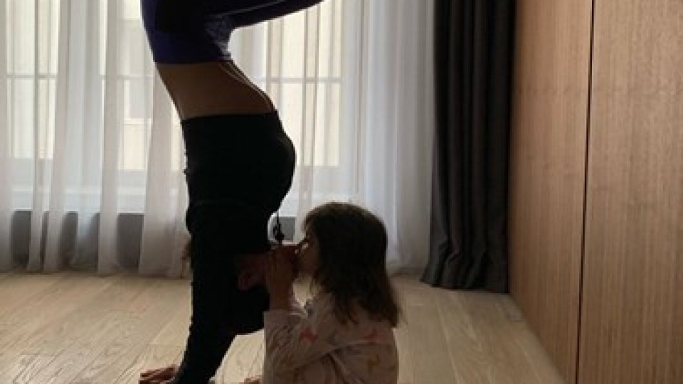 УОУ! Славена Вътова прави йога с дъщеря си! (СНИМКИ)