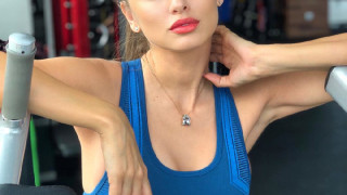 Саня Борисова тръгна на въздушна йога!