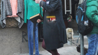 Жалка картинка: Денди тръгна за бира  бос в студа