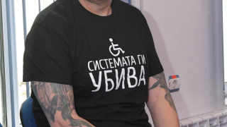 Слави дамгосал  екипа си с  татуировки