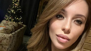 Голямата любов на Мика е  пилот от Формула 1, майка й я разделя с Иво Аръков