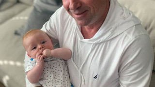 Честито! Втори внук за Гибона! Кръстиха го Роугън (Подробности)