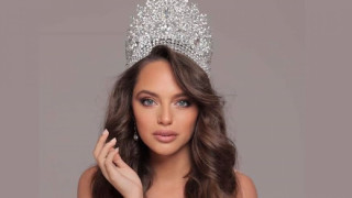 Адриана Лима впечатлена от красотата на Мис България! Посрещнаха Елена Данова като победител