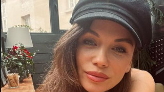 Борил нарисува портрет на Диляна Попова