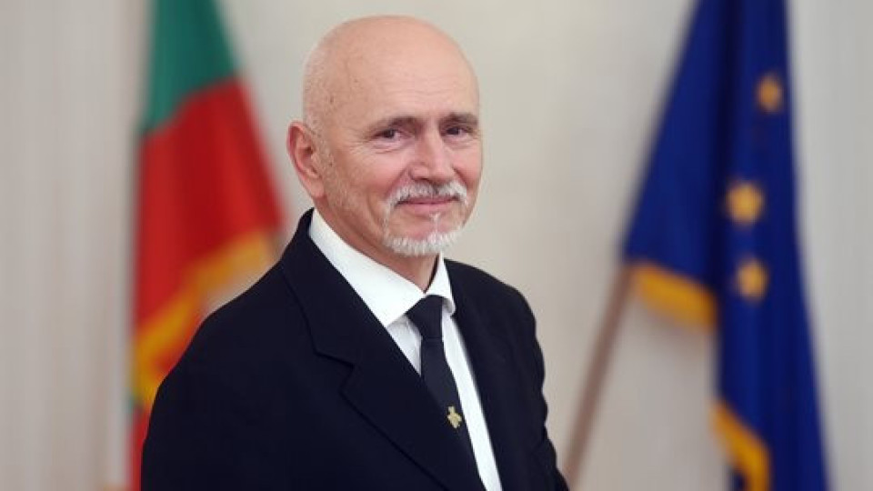 Милионер, последовател на Буда е новият министър на транспорта (Снимка на младата му половинка) Милионер, последовател на Буда е новият министър на транспорта (Снимка на младата му половинка)