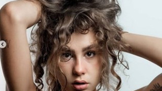 УАУ! Щерката на президента Радев разцъфна пред обектива (Горещи снимки)