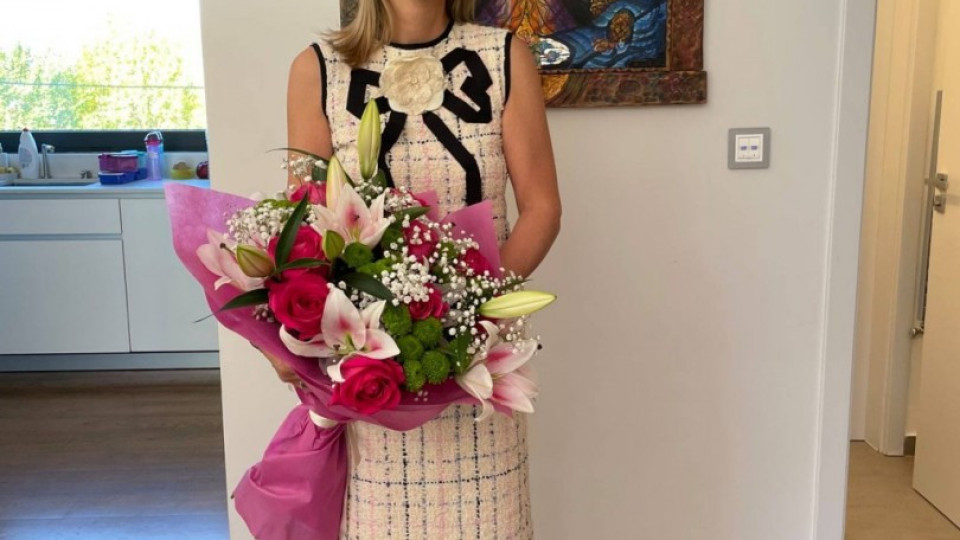 Жената на вицепремиера Гроздан Караджов разхожда рокли „Гучи“ за по 5 бона (Снимки)