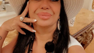 Ковид ли? Анита Мейзер на улично парти с 350 хиляди души!