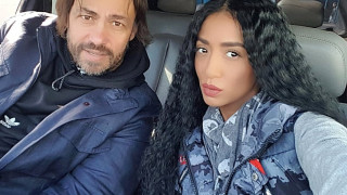 Люси Иларионов  си слага „катинар“  на устата