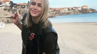 Бакалова цъфна на плажа в Созопол! Звездата най-сетне се видя с родителите си