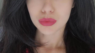 Ива Сапунджиева се показа без дрехи? Тв водещата рисува съблазнителни женски тела (СНИМКИ)