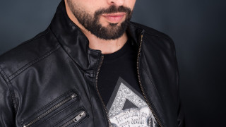 Певецът ни за „Евровизия“ обявен за издирване! Бившата на Рони Ромеро го съди за домашно насилие