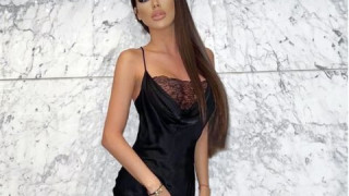 Мис Плеймейт пропищя от високите цени на тока и газа