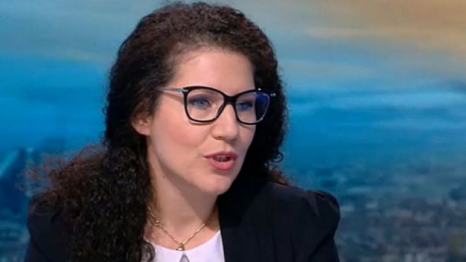 Вицето на Кирил Петков Калина Константинова се вталила с 30 кг Вицето на Кирил Петков Калина Константинова се вталила с 30 кг