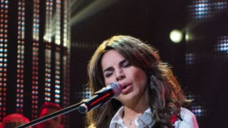 Алисия пее на плейбек в „Капките“, обработват гласа й