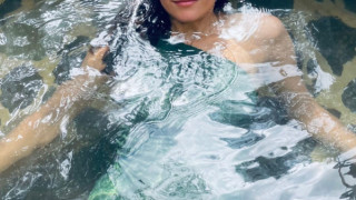 Нина Добрев разпуска в Коста Рика