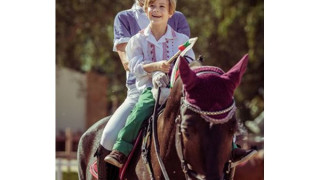 Подаряват породист кон на внука на царя