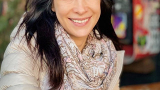 Яна Маринова помага на млади колеги в Тайланд