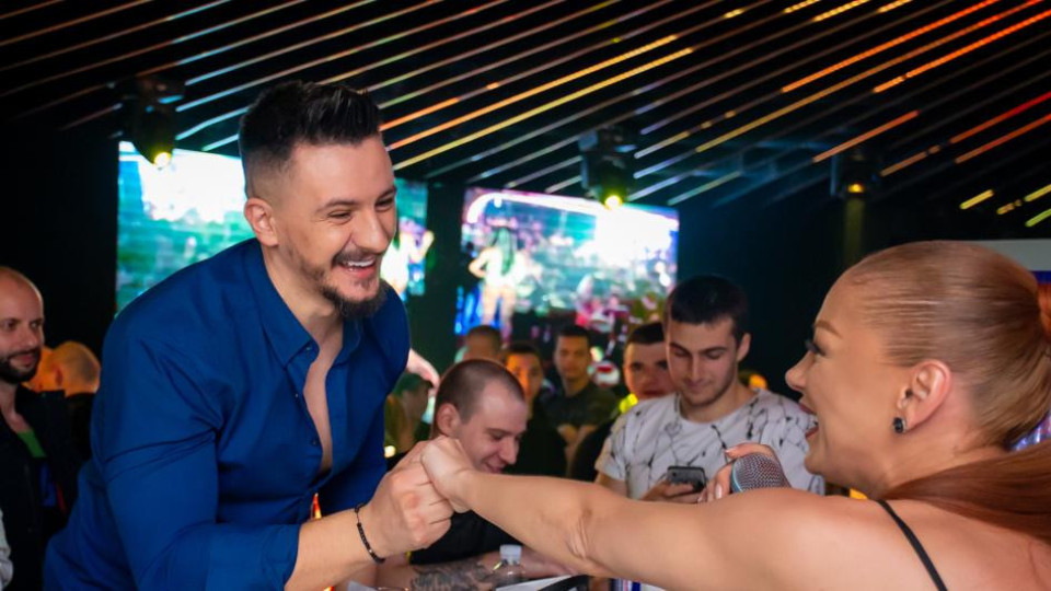 Сръбска звезда тайно на купон на Емануела! Певицата му праща въздушни целувки (СНИМКИ)