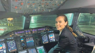 Бг пилотката на най-големия самолет стана майка