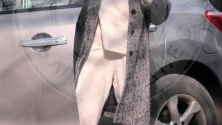 Диляна Попова е примерна майка! (Папарашки снимки)