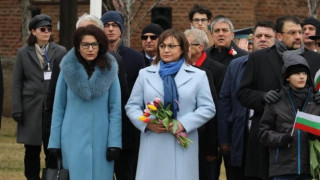 Корнелия Нинова се кипри с палта за минимум хилядарка