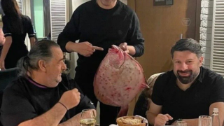 Тони Стораро почерпи с калкан  Василис Карас