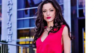 Роси Иванова не слиза от модния подиум