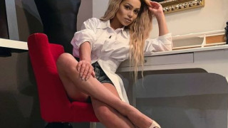 Мис Плеймейт си търси работници! Ще си прави сайт