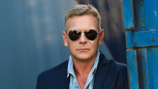 Юлиан Вергов  си купи костюм  за 7 бона