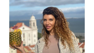 Сървайвърка размята ананас в Португалия