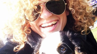 Люси Дяковска се обясни на кучето си в любов