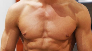 Палави лелки атакуват Филип Буков с мръснишки предложения