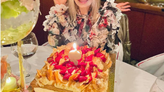 Лили обезсмърти тортата на икономката си