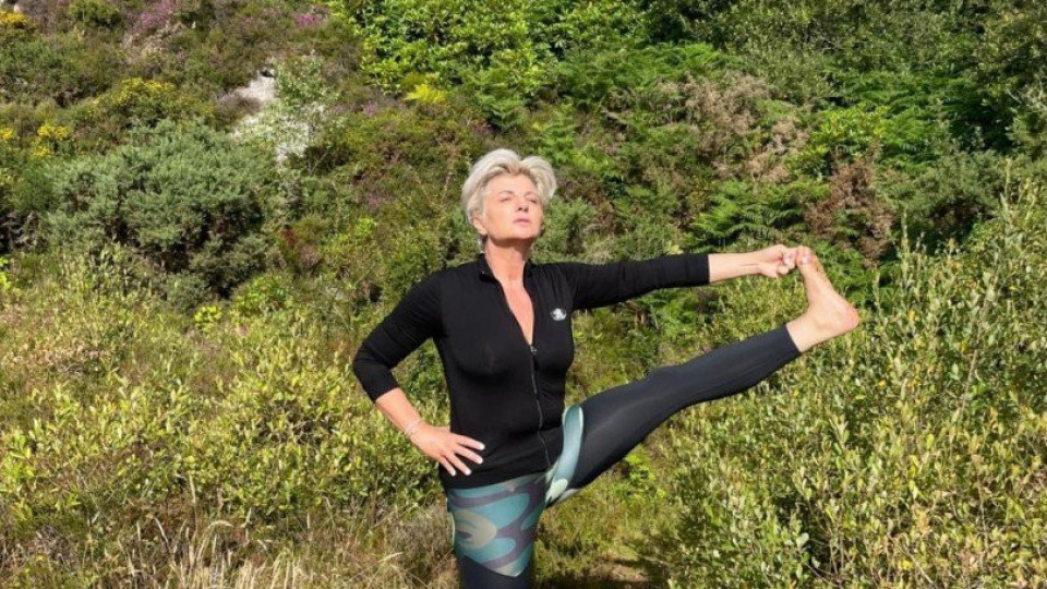 Силвена Роу се вталява с йога