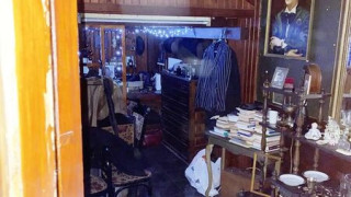 Апартаментът на Денди – мрачен и пуст! Само племенницата му ходи от време на време