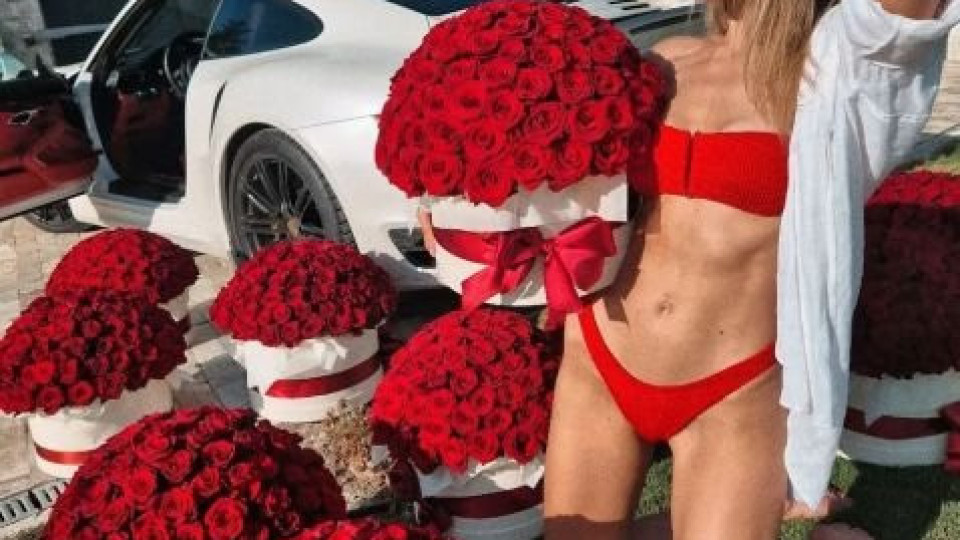 Алекс Богданска се фука с подарък - 1001 рози