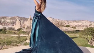 2 бона се изръсила Алекс Петканова за роклята от Кападокия