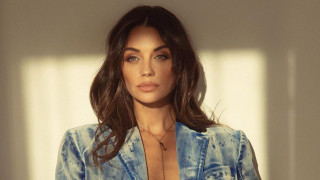 Диляна Попова цъфти, но защо е сама?