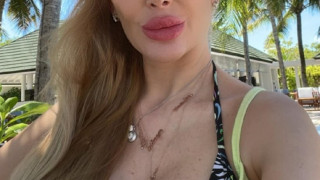 Пленница на лукса: Тоца посрещна рождения си ден в 6-звезден хотел край Босфора