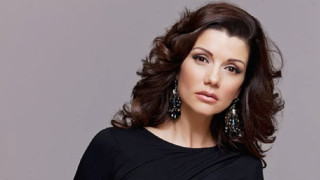 Кали пълнила стриптийз бар, kачвала се при танцьорките и пяла кючеци