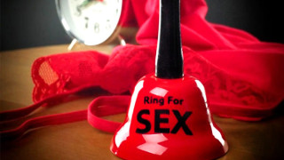 Какво да подарите на любимия си от секс магазин?